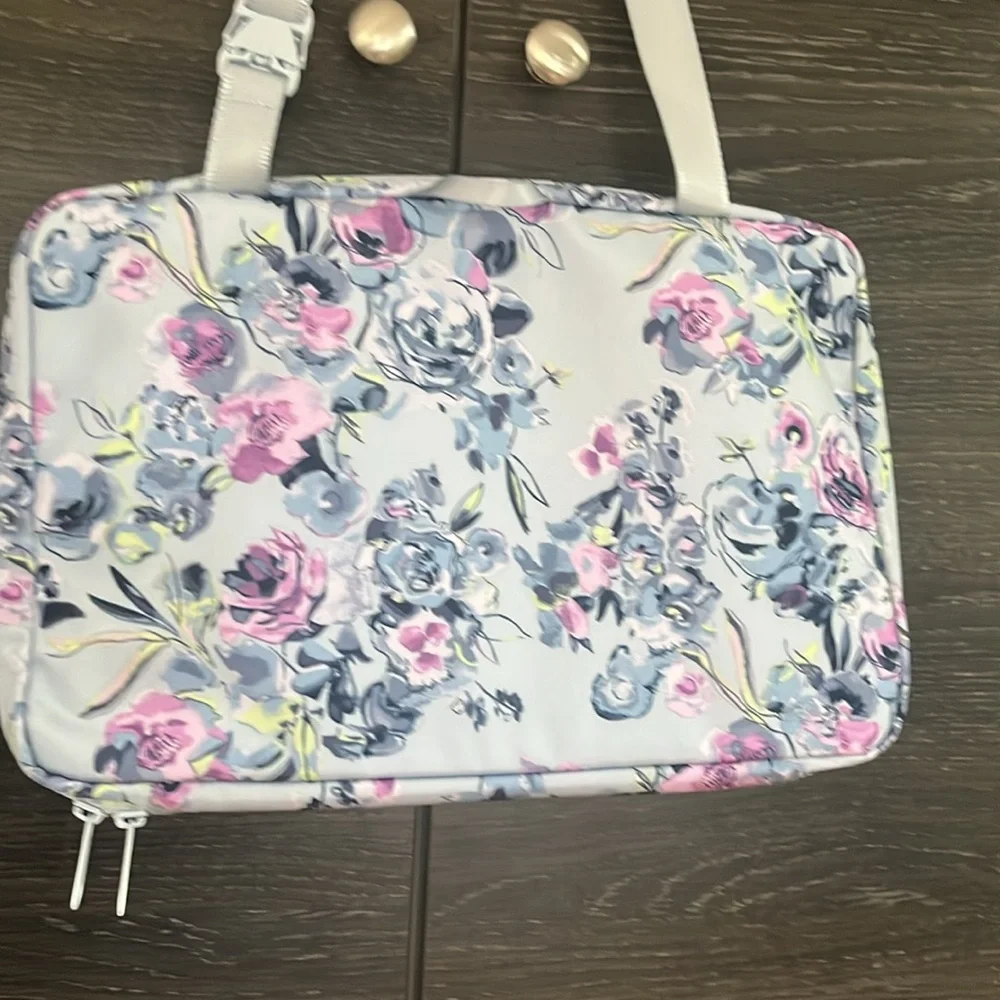 Sold‼️‼️ Like New Vera Bradley Blue & Lilac Rose Hanging Toiletries Travel Bag - Picture 9 of 12